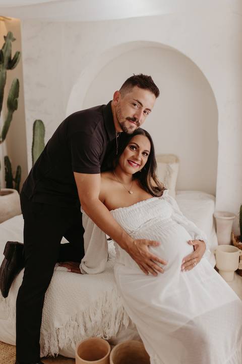 ensaio gestante, fotos de gestantes com marido, ensaio fotográfico gravidez, fotos de gestante em estudio, fotos de gestante ao ar livre ideias, ensaio gestante em estúdio, ensaio gestante estúdio casal'