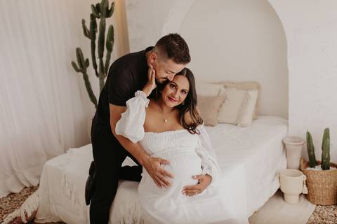 ensaio gestante, fotos de gestantes com marido, ensaio fotográfico gravidez, fotos de gestante em estudio, fotos de gestante ao ar livre ideias, ensaio gestante em estúdio, ensaio gestante estúdio casal'