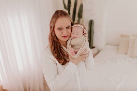 ensaio newborn, ensaio de recem nascido, fotógrafo newborn, bebê recém-nascido, bebê recém nascido menina, imagem de bebê recém nascido, fotografia newborn, fotos de bebê recém nascido'