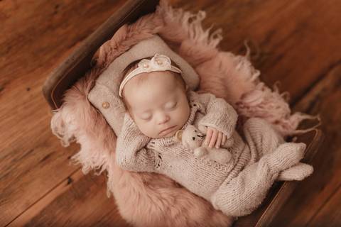 ensaio newborn, ensaio de recem nascido, fotógrafo newborn, bebê recém-nascido, bebê recém nascido menina, imagem de bebê recém nascido, fotografia newborn, fotos de bebê recém nascido'