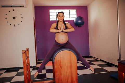 Ensaio de Gestante, Ensaio de Gestante Londrina, Ensaio de Gestante Cambé, Ensaio de Gestante Rolândia, Ensaio de Gestante no Studio, Gravidinha, Gestante Pilates, Gestante fazendo Pilates, Ensaio Pilates, Ensaio de Gestante Pilates'
