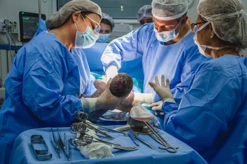 Fotografia de parto na Perinatal da Barra - RJ'