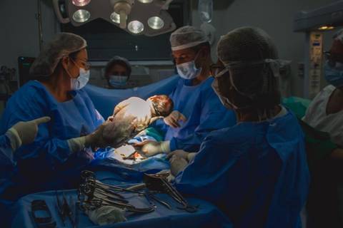 Fotografia de parto na Perinatal da Barra - RJ'