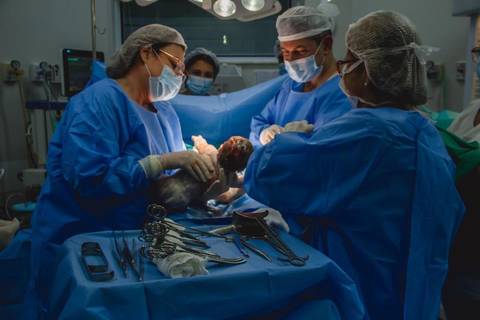 Fotografia de parto na Perinatal da Barra - RJ'