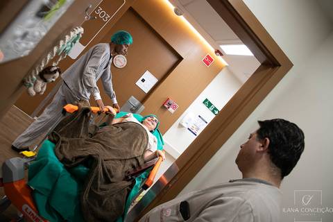 Artur chegou para multiplicar o amor da família. Para Alice, um irmão para a vida toda; para Priscila e Davi, um novo capítulo cheio de emoção; para avós e familiares, a alegria de ver a história continuar.'