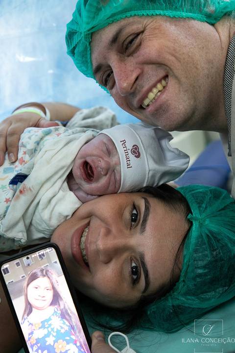 Artur chegou para multiplicar o amor da família. Para Alice, um irmão para a vida toda; para Priscila e Davi, um novo capítulo cheio de emoção; para avós e familiares, a alegria de ver a história continuar.'