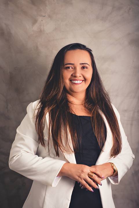 Ensaio fotografico profissional corporativo de marca pessoal educadora financeira em juazeiro do norte'