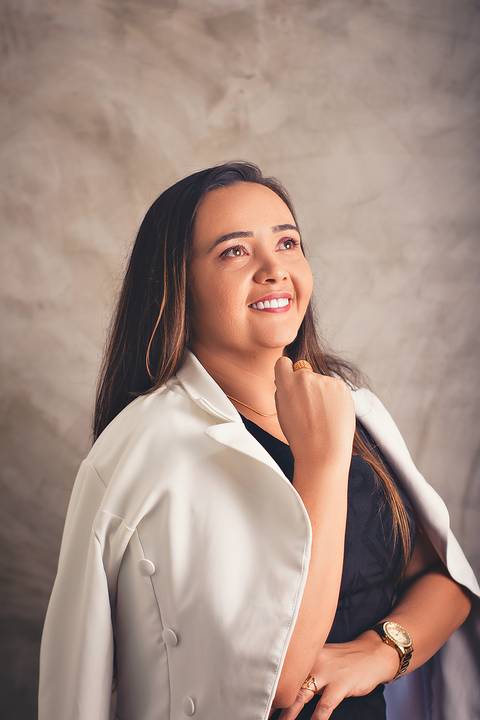 Ensaio fotografico profissional corporativo de marca pessoal educadora financeira em juazeiro do norte'