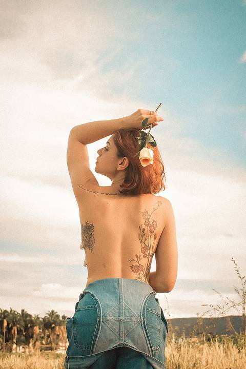 Ensaios fotografico com por do sol no logradouro  horto em juazeiro do norte ensaio sensual '