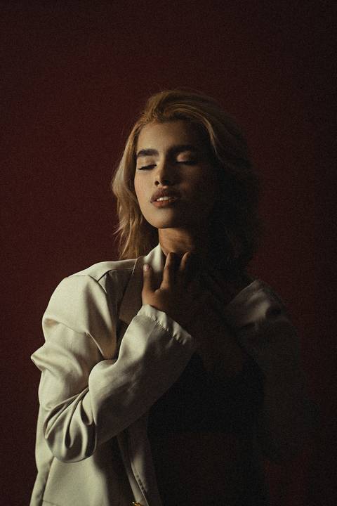 ensaio fotografico prfissional feminino em estudio'