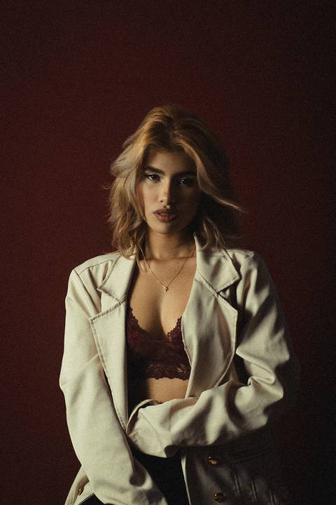 ensaio fotografico prfissional feminino em estudio'