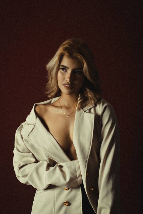 ensaio fotografico prfissional feminino em estudio'