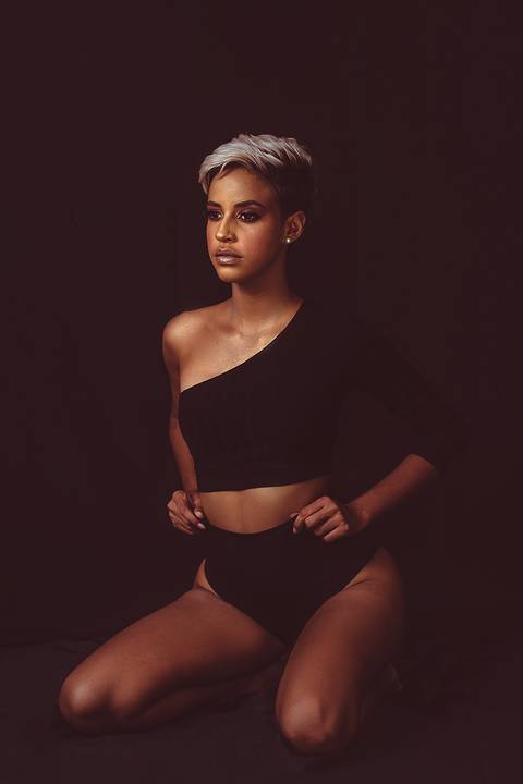 ensaio fotografico prfissional feminino em estudio'