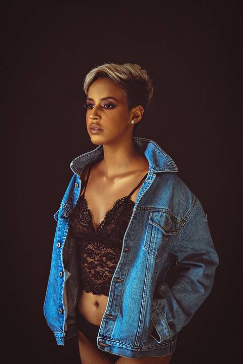 ensaio fotografico prfissional feminino em estudio'