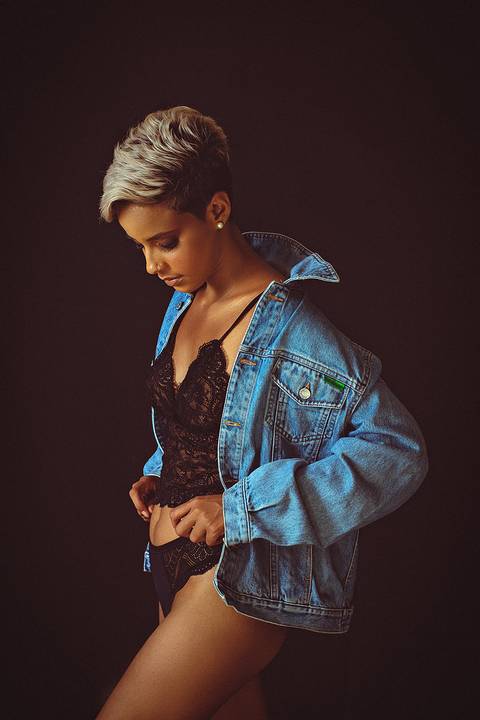 ensaio fotografico prfissional feminino em estudio'
