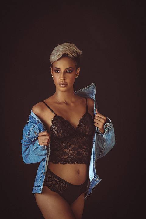 ensaio fotografico prfissional feminino em estudio'