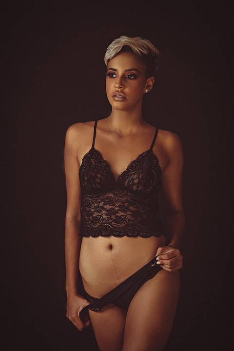 ensaio fotografico prfissional feminino em estudio'