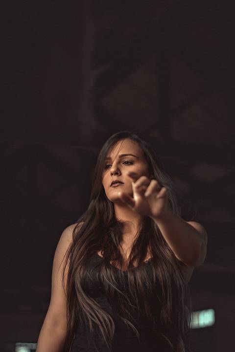 sessão fotografica conceitual modelo de vestido preto realizado no hospital manoel de abreu na cicade de crato'