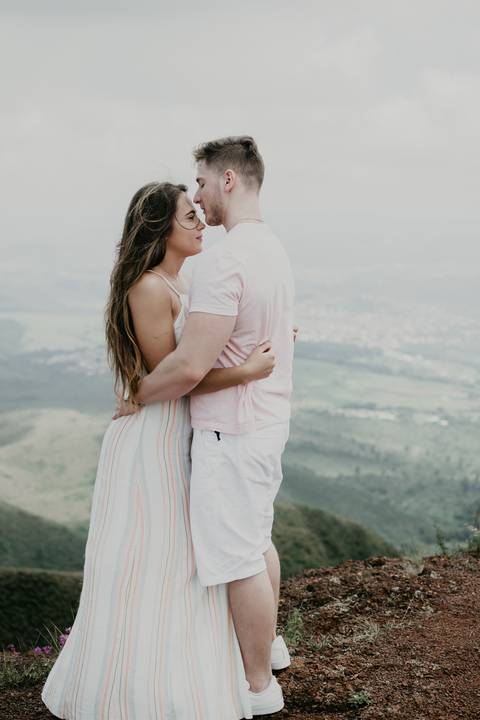 Ensaio casal da Barbara e Don na serra do rola moça- Pin Fotografia'
