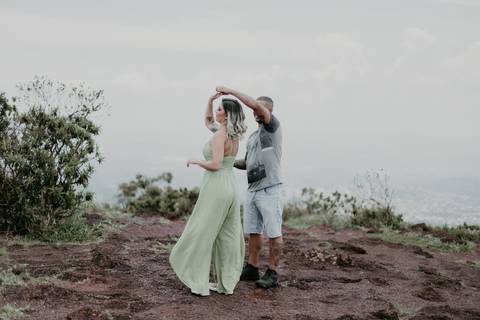 Ensaio casal da Debora e do Rafael no parque estadual serra do rola moça | Pin Fotografia -'