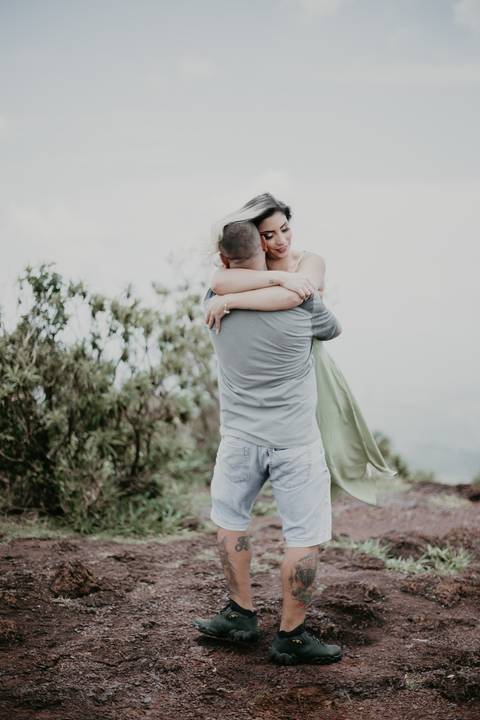 Ensaio casal da Debora e do Rafael no parque estadual serra do rola moça | Pin Fotografia -'