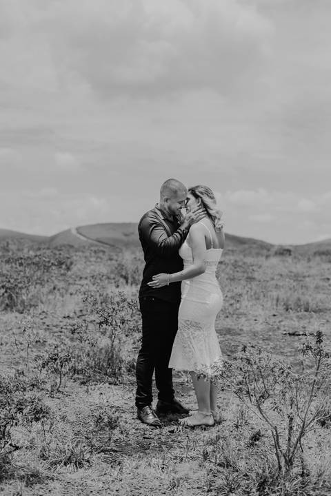 Ensaio casal da Debora e do Rafael no parque estadual serra do rola moça | Pin Fotografia -'