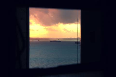 navios na janela'