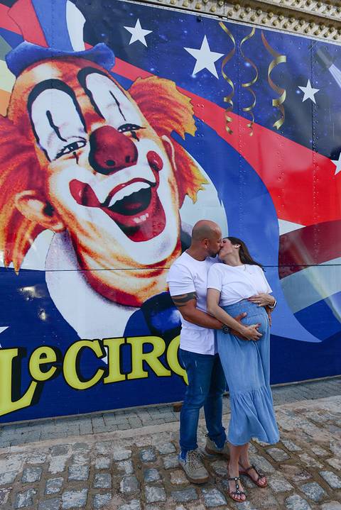Ensaio de gestante e família no circo em Salvador'
