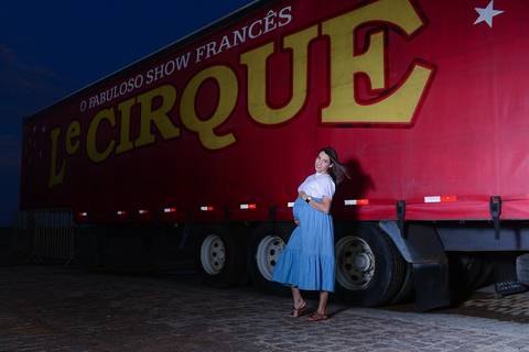 Ensaio de gestante e família no circo em Salvador'