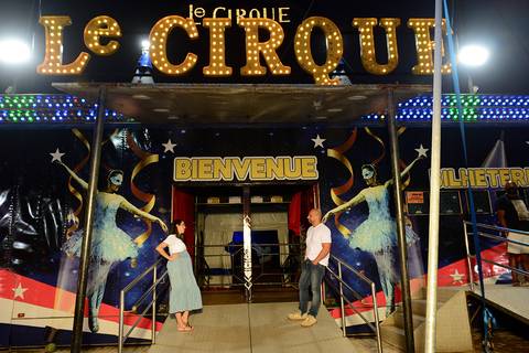 Ensaio de gestante e família no circo em Salvador'