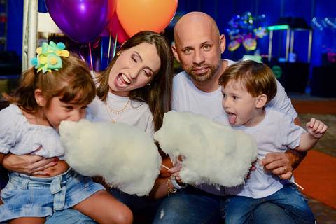 Ensaio de gestante e família no circo em Salvador'