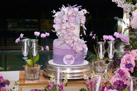 Bolo lilás e branco - Isabella 15'