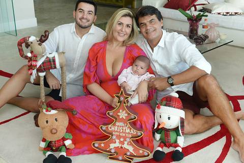 Sessão de fotos do Natal em família na casa'