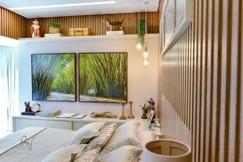 Quadro bambuzal em díptico 2x1m moldura freijó com vidro fosco aplicado em quarto casal em projeto da arquiteta Mariana Rezende'