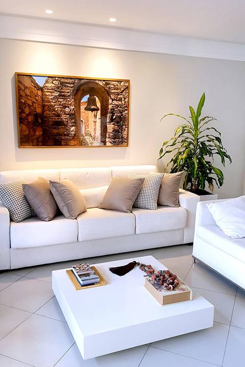 Quadro peça única em moldura freijó com vidro comum'