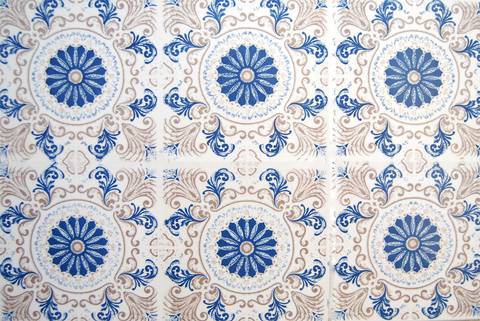 foto em cores mosaico de azulejos'