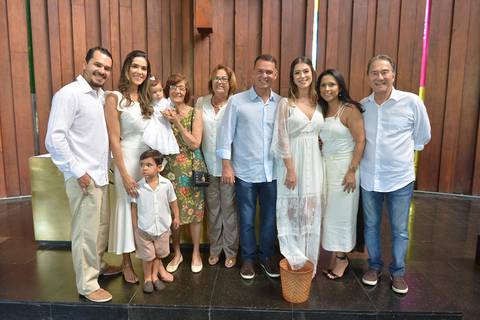 foto da família após o batizado'