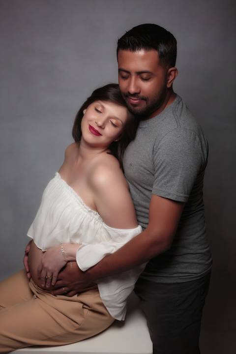 Fotografia de gestantes em estúdio e externa em Taubaté / SP'