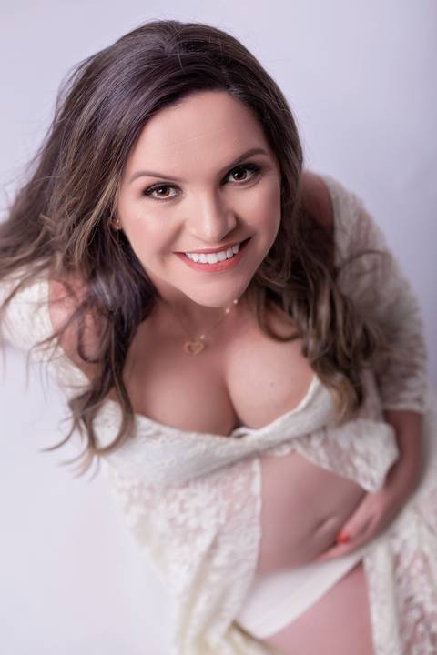 Fotografia de gestantes em estúdio e externa em Taubaté / SP'