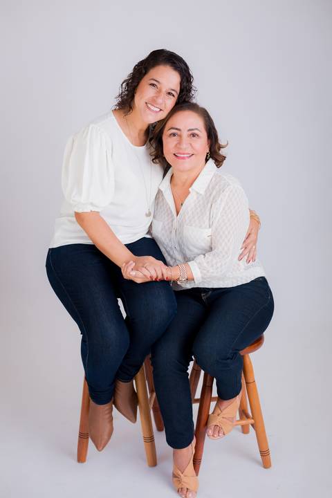 Fotografia de família em ambiente externo ou estúdio em Taubaté/SP'