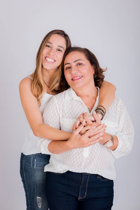 Fotografia de família em ambiente externo ou estúdio em Taubaté/SP'