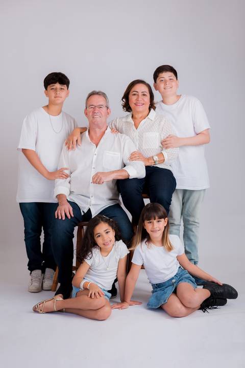 Fotografia de família em ambiente externo ou estúdio em Taubaté/SP'