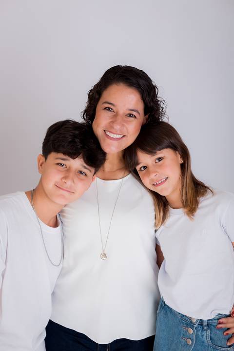 Fotografia de família em ambiente externo ou estúdio em Taubaté/SP'