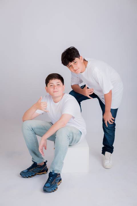 Fotografia de família em ambiente externo ou estúdio em Taubaté/SP'