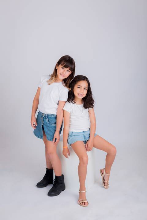 Fotografia de família em ambiente externo ou estúdio em Taubaté/SP'