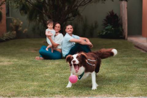 Fotografia de família em ambiente externo ou estúdio em Taubaté/SP'