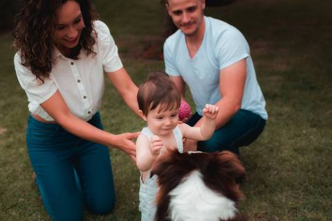 Fotografia de família em ambiente externo ou estúdio em Taubaté/SP'