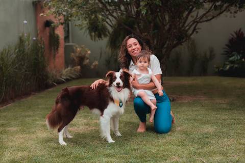 Fotografia de família em ambiente externo ou estúdio em Taubaté/SP'