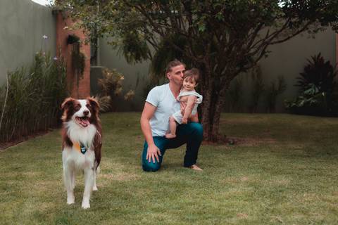 Fotografia de família em ambiente externo ou estúdio em Taubaté/SP'