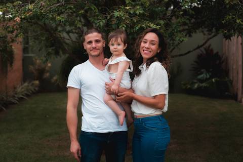 Fotografia de família em ambiente externo ou estúdio em Taubaté/SP'